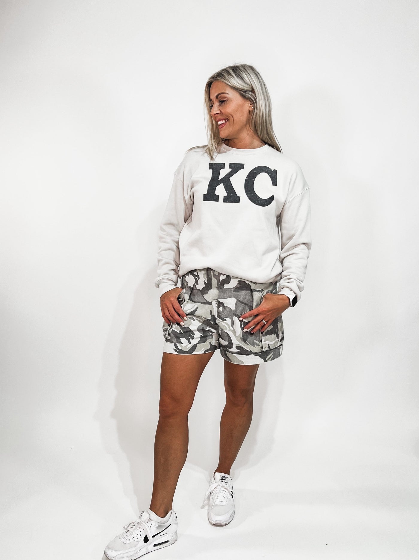 Distressed KC Crewneck Graphic Sweatshirt, Heather Dust