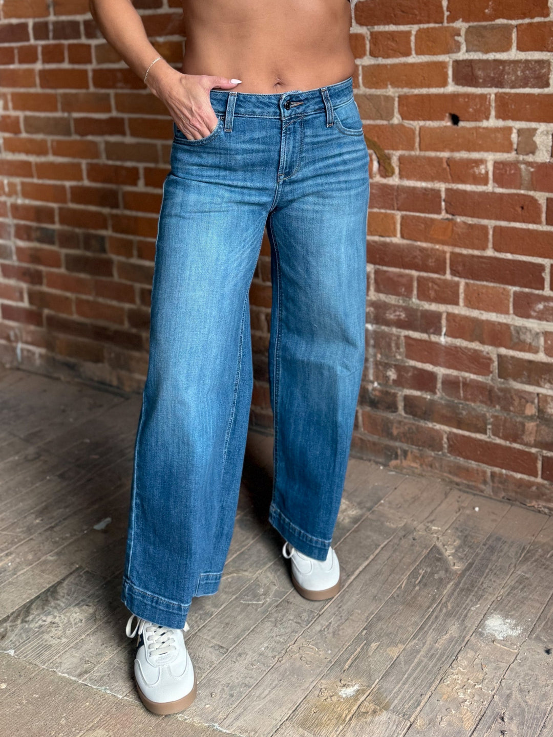 Ariat Perfect Rise Jazmine Wide Leg Crop Jeans