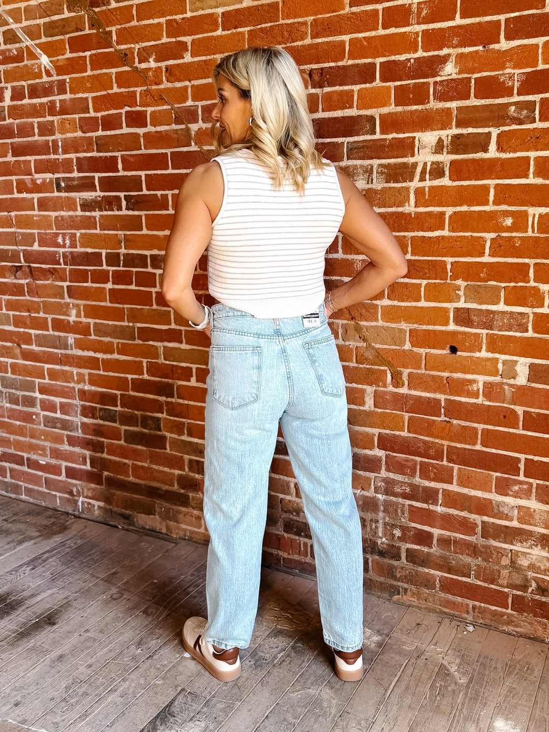 Ariat Ultra High Rise Tomboy Relaxed Straight Leg Jeans