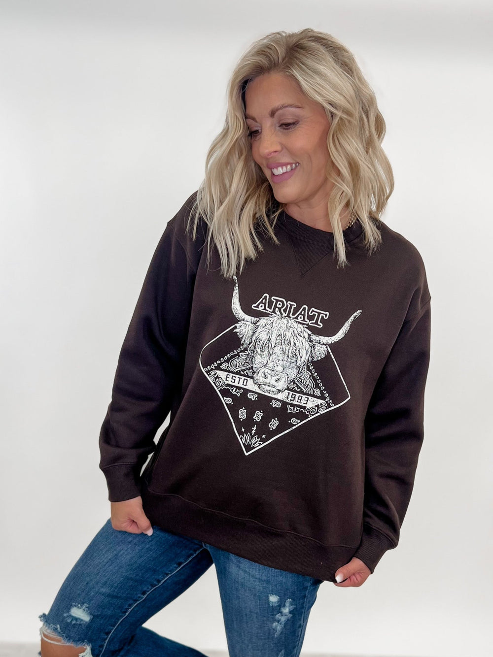 Ariat Women's Taurus Oversized Crew Sweatshirt, Chocolate