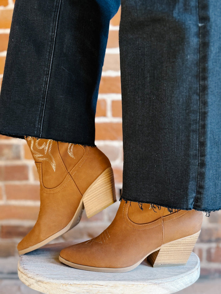 Blazing Short Boot, Cognac