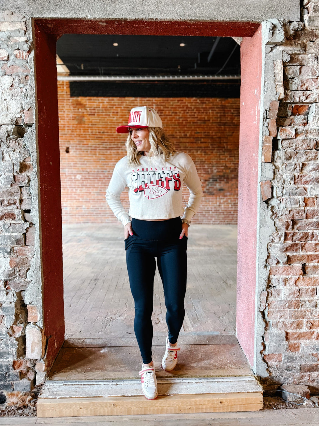 Chiefs Slant Crop Thermal, Oatmeal