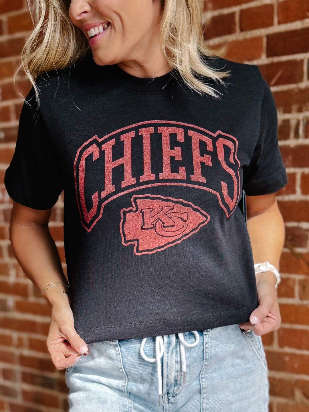 Chiefs Blitz Mock Neck Crop Tee, Black