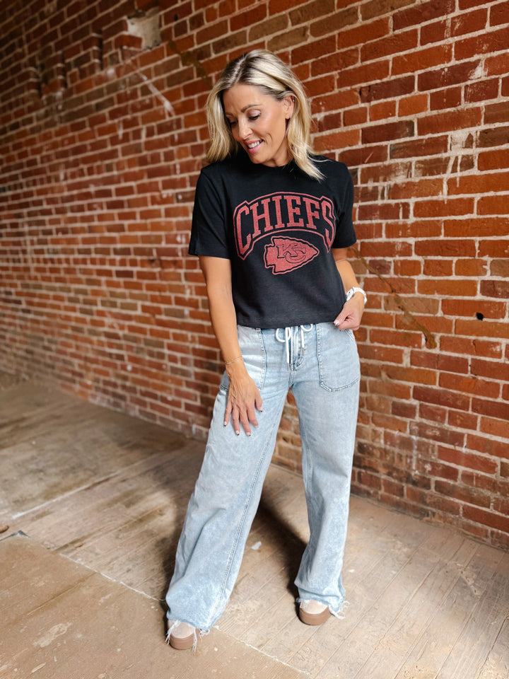 Chiefs Blitz Mock Neck Crop Tee, Black