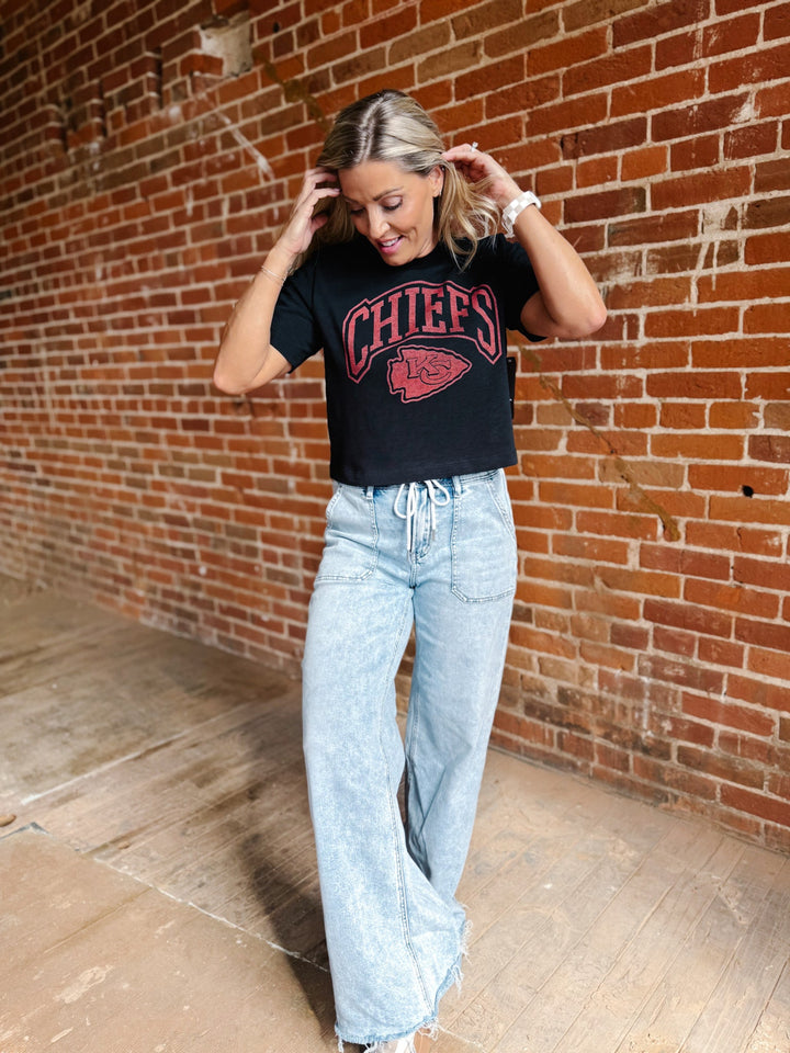 Chiefs Blitz Mock Neck Crop Tee, Black
