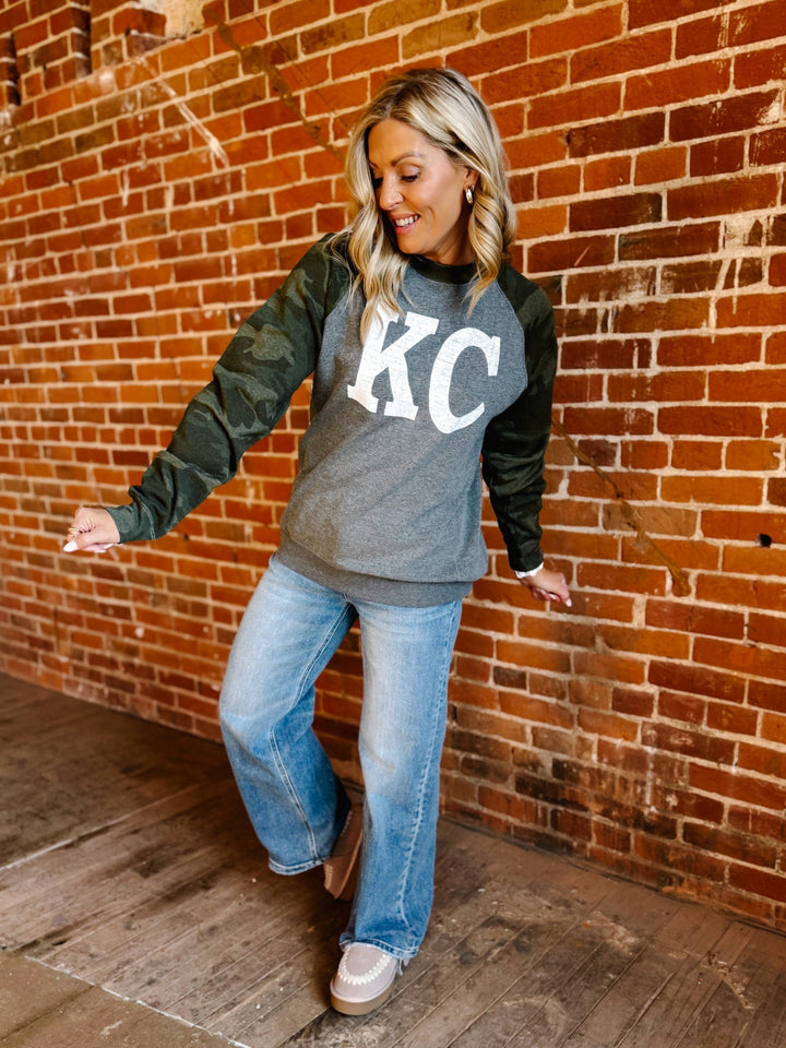 Distressed KC Crewneck Graphic Sweatshirt, Grey/Camo