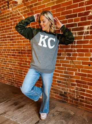 Distressed KC Crewneck Graphic Sweatshirt, Grey/Camo