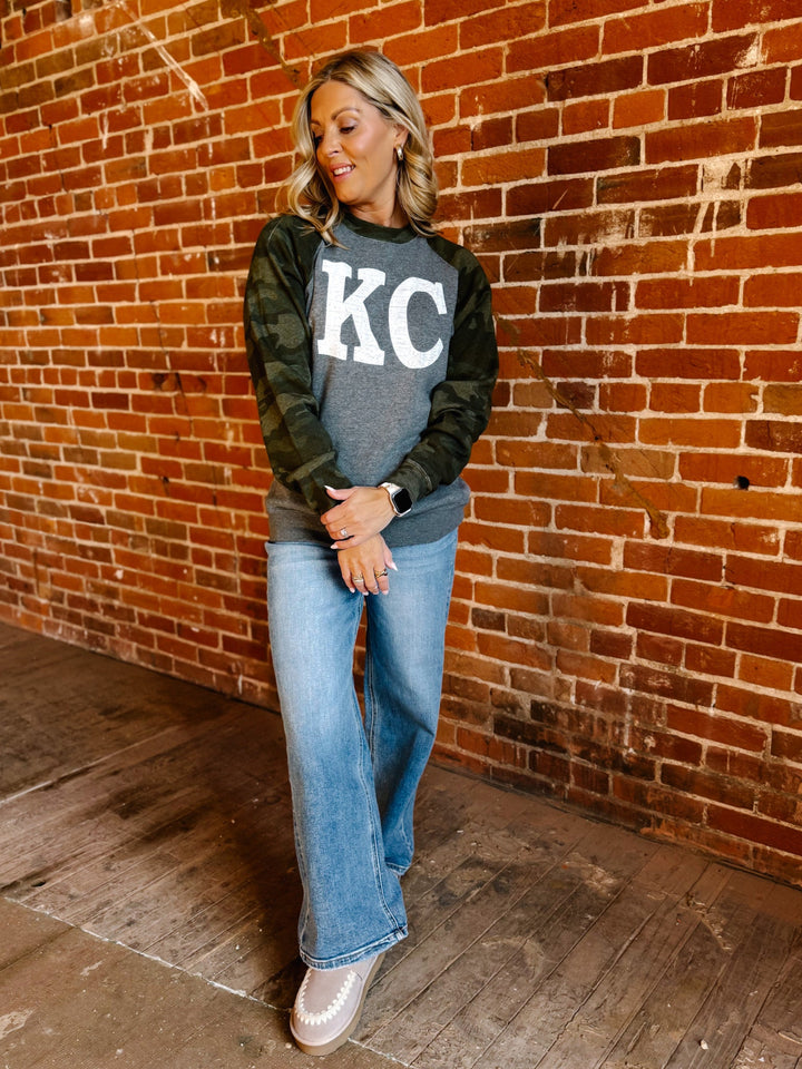 Distressed KC Crewneck Graphic Sweatshirt, Grey/Camo