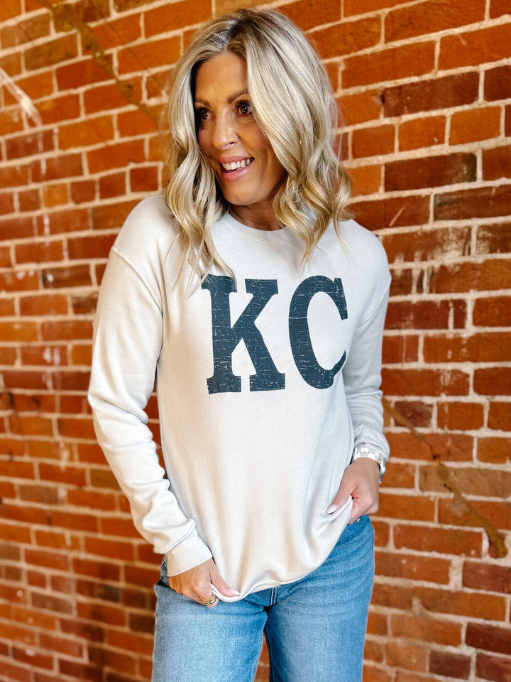 Distressed KC Crewneck Graphic Sweatshirt, GreyCamo 6