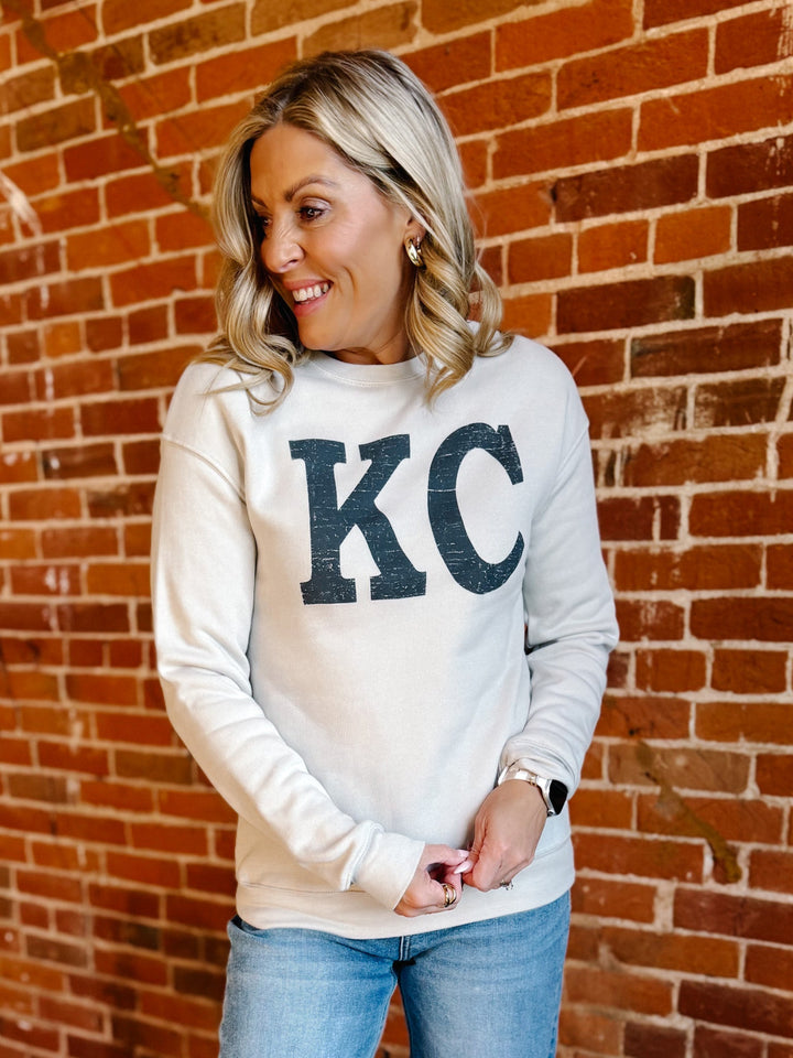 Distressed KC Crewneck Graphic Sweatshirt, GreyCamo 6