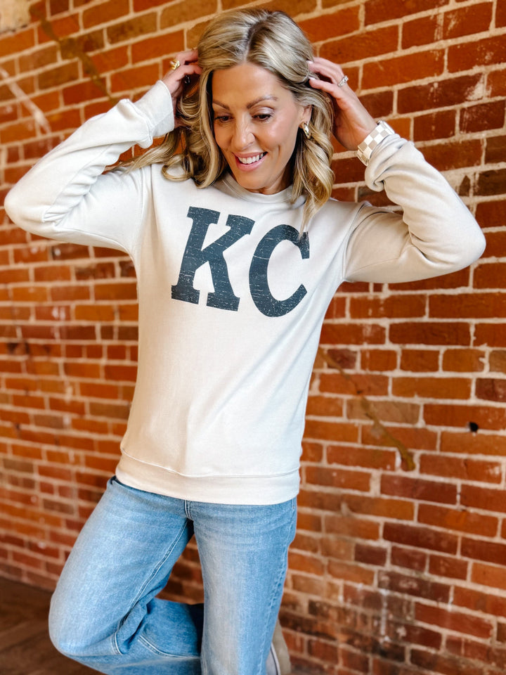 Distressed KC Crewneck Graphic Sweatshirt, GreyCamo 6