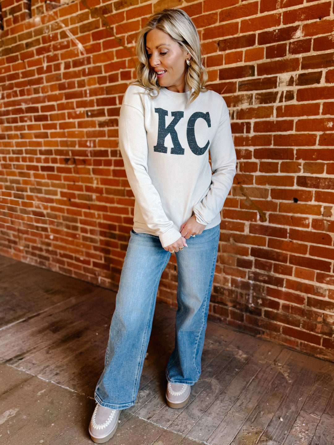 Distressed KC Crewneck Graphic Sweatshirt, GreyCamo 6