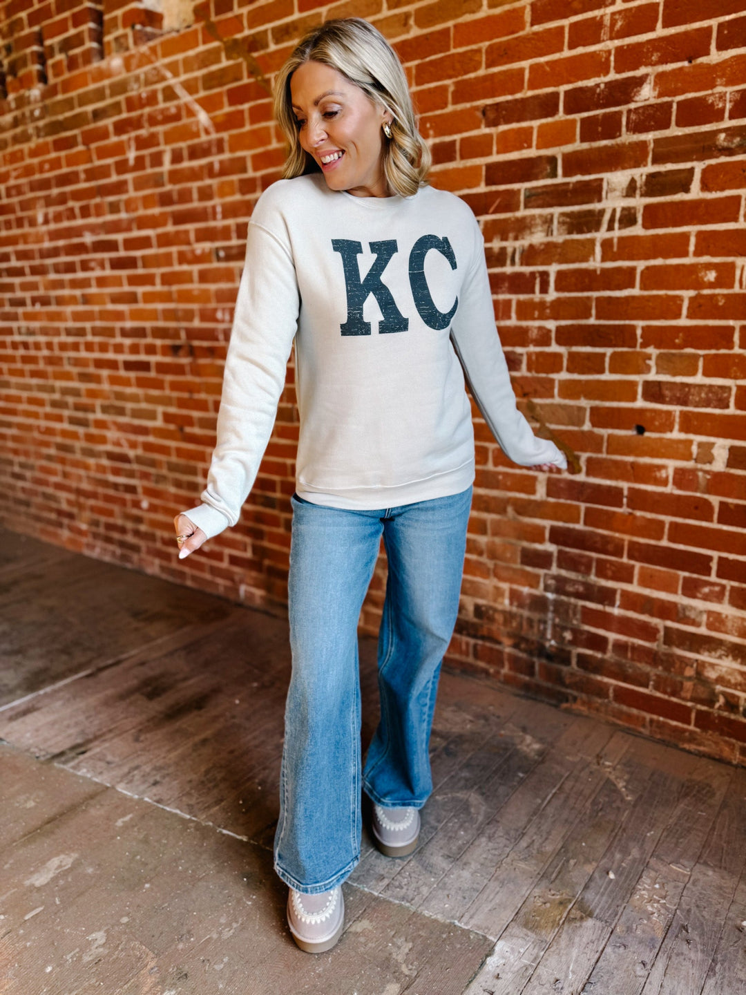Distressed KC Crewneck Graphic Sweatshirt, GreyCamo 6