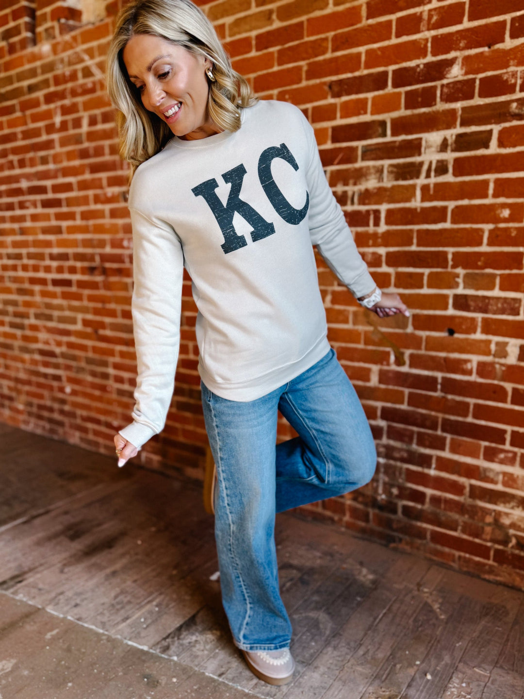Distressed KC Crewneck Graphic Sweatshirt, GreyCamo 6