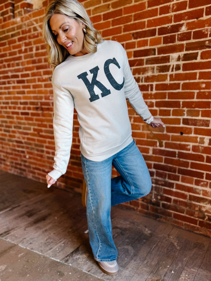 Distressed KC Crewneck Graphic Sweatshirt, GreyCamo 6