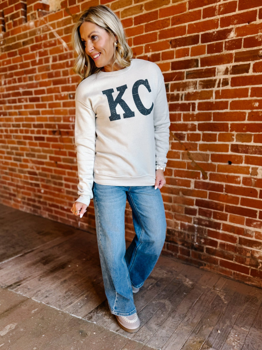 Distressed KC Crewneck Graphic Sweatshirt, GreyCamo 6