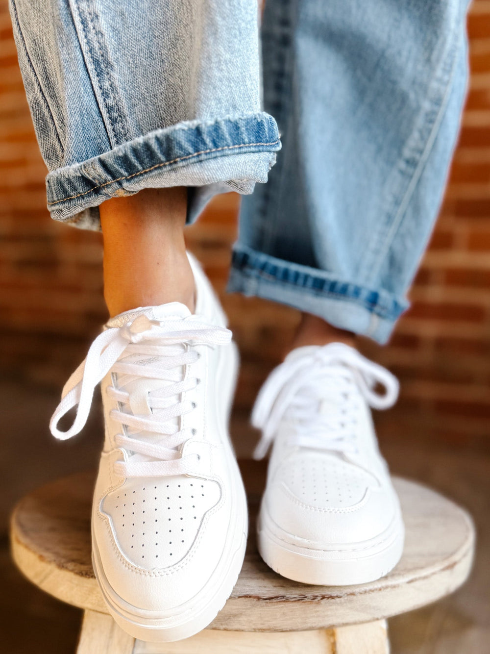 Finesse 7 Low Top Sneaker, White