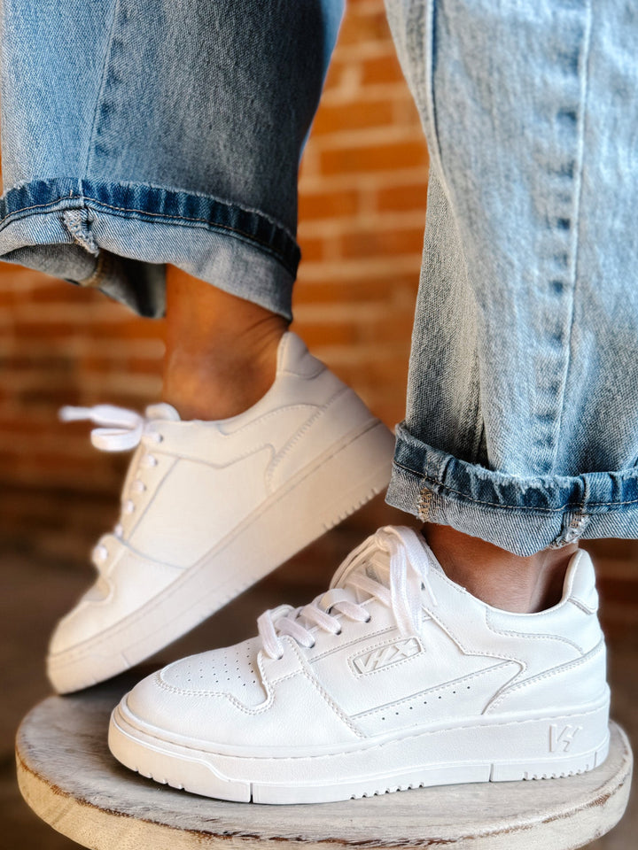 Finesse 7 Low Top Sneaker, White