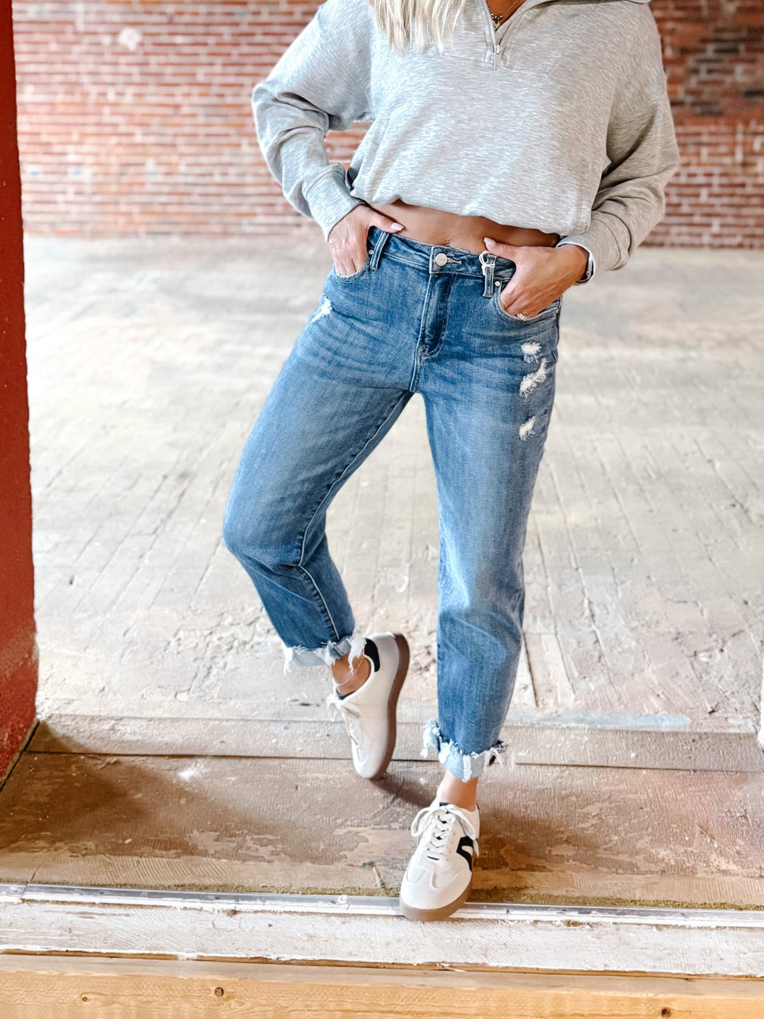 Nyx High Rise Cropped Destroyed Hem Boyfriend Jeans, Medium