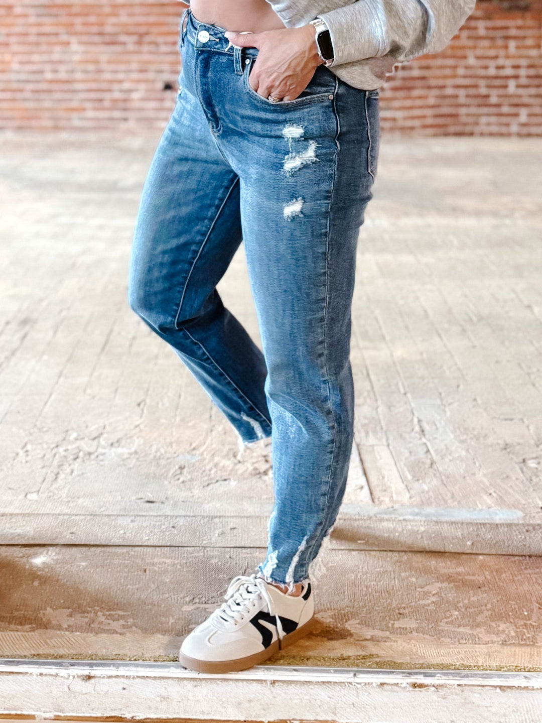 Nyx High Rise Cropped Destroyed Hem Boyfriend Jeans, Medium