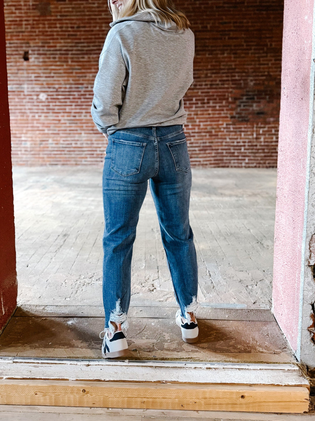 Nyx High Rise Cropped Destroyed Hem Boyfriend Jeans, Medium