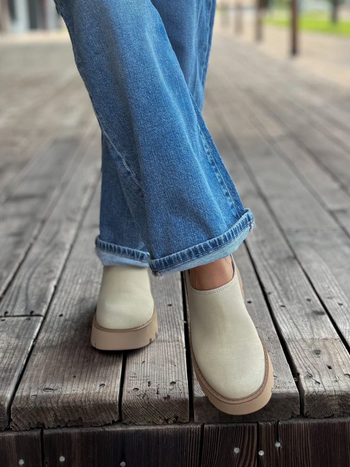R-Test Suede Clogs, Beige