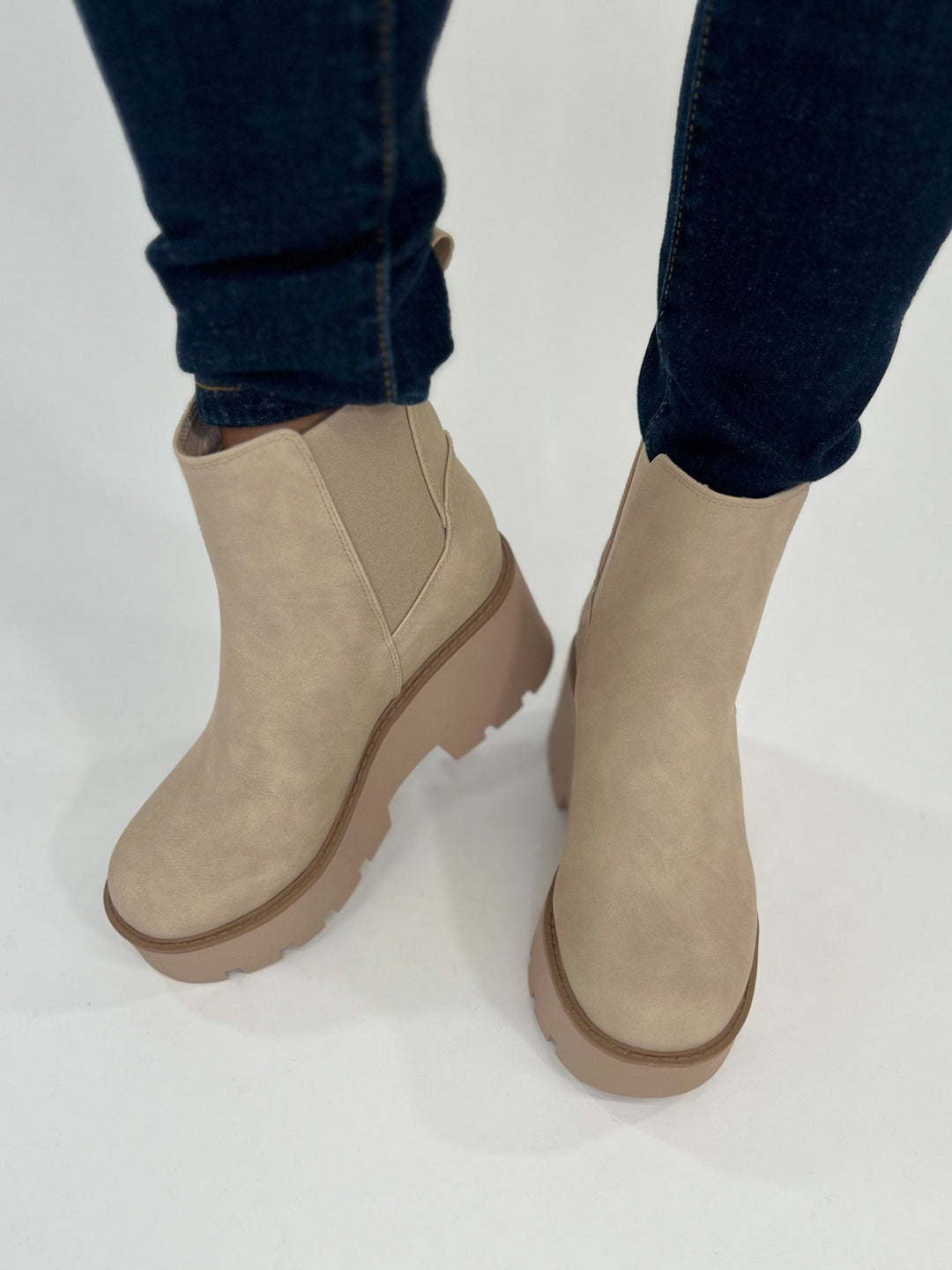 Rabbit Platform Chelsea Boot, Nubuck