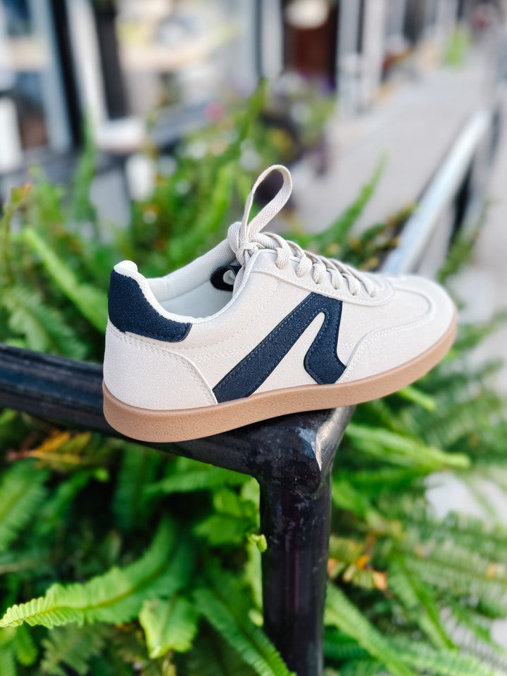 Retro Sneaker, Beige/Navy