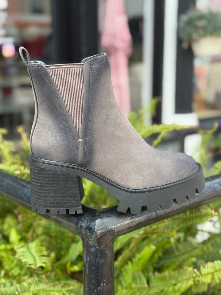 Rusty Chelsea Boot, Charcoal