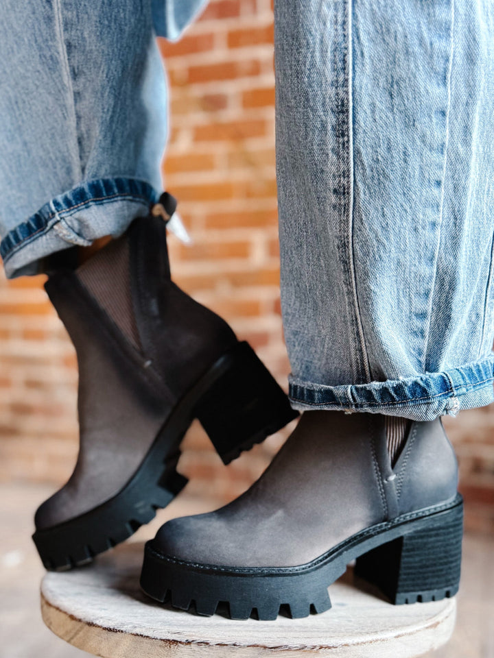 Rusty Chelsea Boot, Charcoal