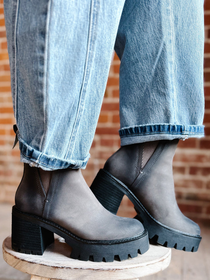 Rusty Chelsea Boot, Charcoal