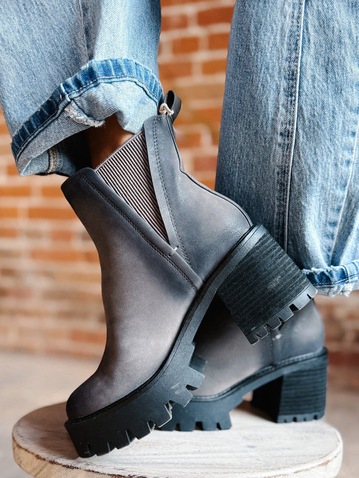 Rusty Chelsea Boot, Charcoal