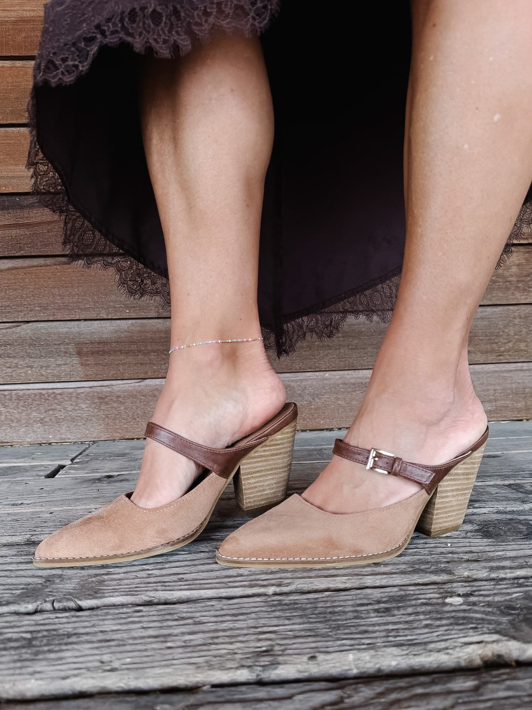 A pair of women&