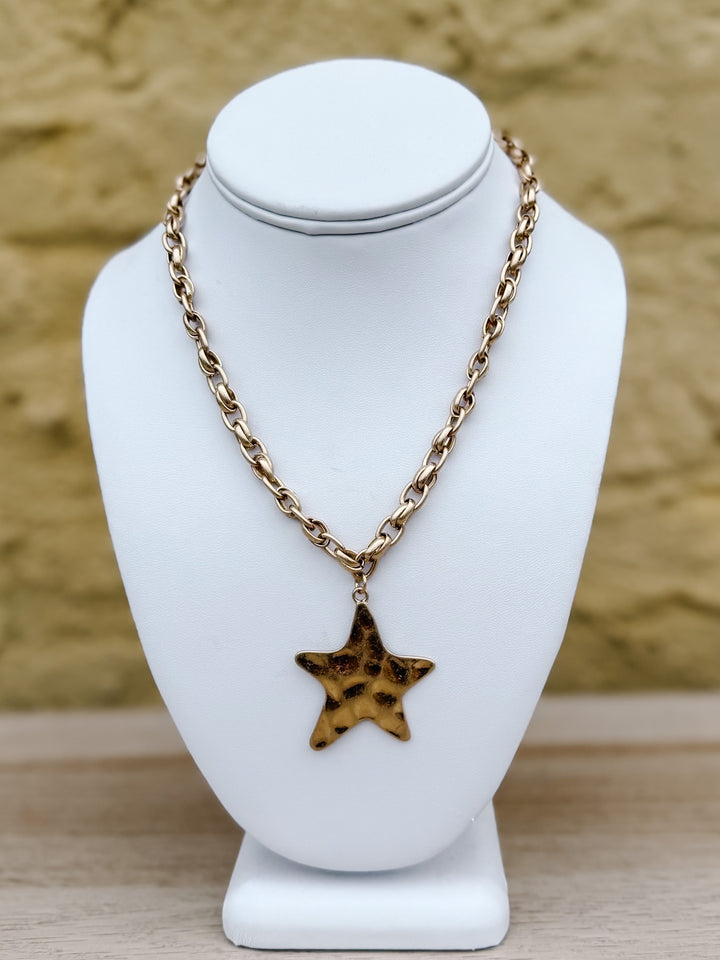 Starstruck Hammered Star Pendant Necklace