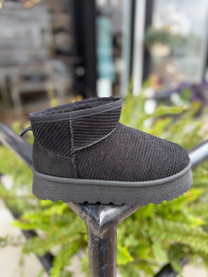 Yarroh Corduroy Platform Booties, Black