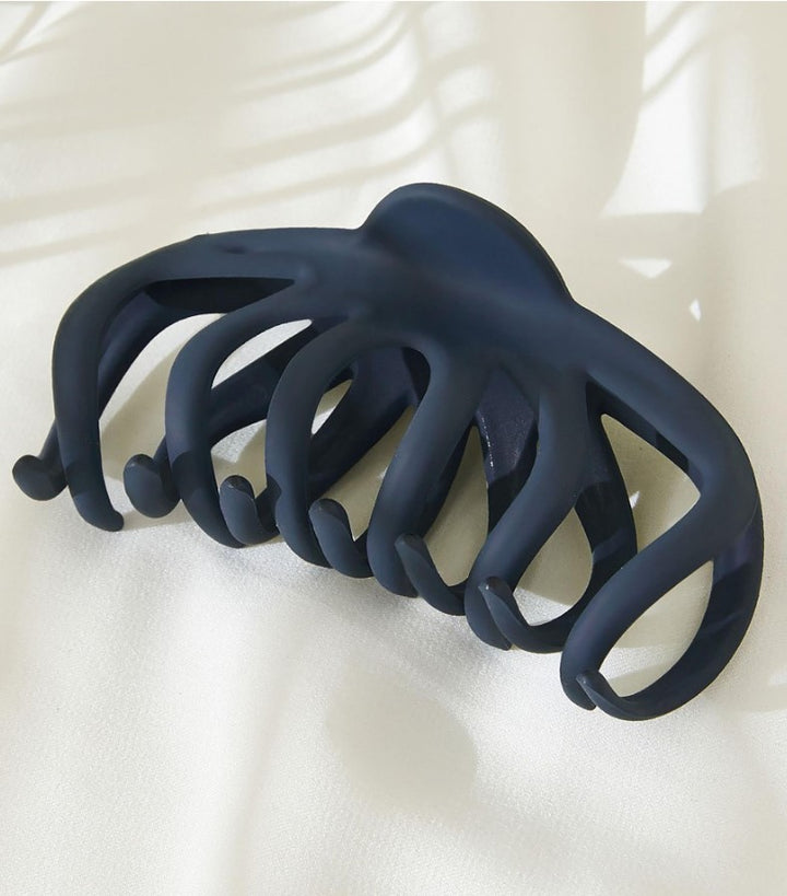 Large Wavy Matte Claw Clip, Assorted Colors